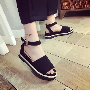 Дамски сандали в два цвята бежаво и черно