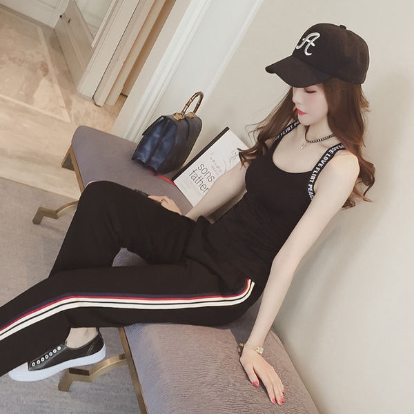 Αθλητισμός και πουκάμισο κομψές κυρίες σε δύο χρώματα