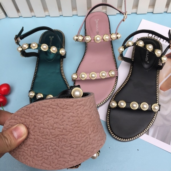 Οι γυναίκες σανδάλια με επίπεδη σόλα σε διάφορα χρώματα με μαργαριτάρια