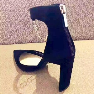 Дамски черни официални обувки с висок ток \