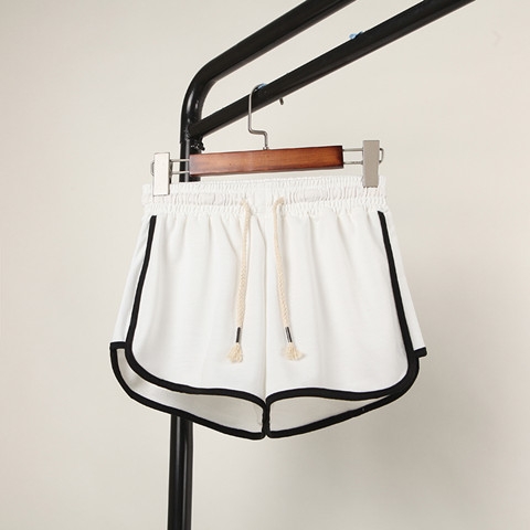 Οι γυναίκες σύντομο αθλητικό παντελόνι βαμβάκι