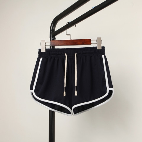 Οι γυναίκες σύντομο αθλητικό παντελόνι βαμβάκι