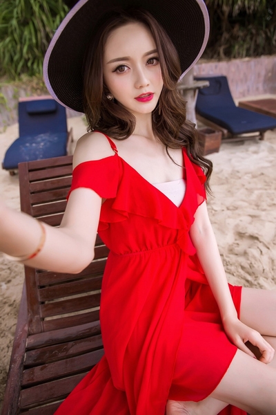 Κυρίες μακρύ καθημερινό φόρεμα σε κόκκινο χρώμα