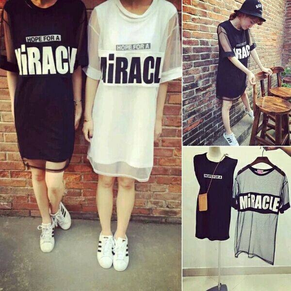 Дамска лятна туника с къси прозрачни ръкави бяла и черна с надпис