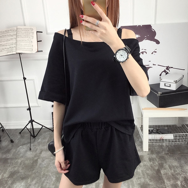 Οι γυναίκες περιστασιακά το καλοκαίρι που μικρής raakv και σορτς