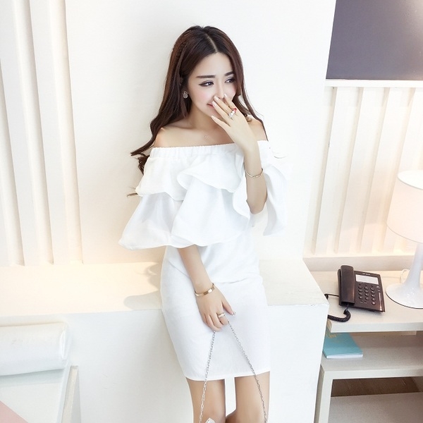 Κυρίες στράπλες φόρεμα με βολάν: Κόκκινο και λευκό