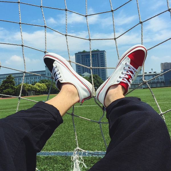 Ανδρικά  αθλητικά παπούτσια σε συνδυασμό των δύο χρώματα μαύρο και κόκκινο ζεύγη