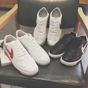 Ανδρικά παπούτσια τρία μοντέλα σε λευκό και μαύρο faux δέρμα