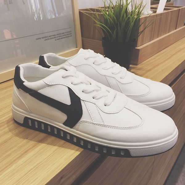 Ανδρικά παπούτσια τρία μοντέλα σε λευκό και μαύρο faux δέρμα