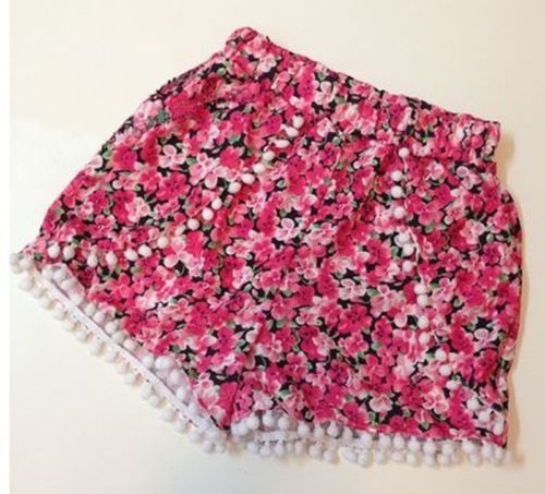 Χρωματιστά σορτς με υψηλή μέση και πολλαπλούς εκτυπωτές