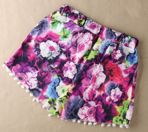 Χρωματιστά σορτς με υψηλή μέση και πολλαπλούς εκτυπωτές