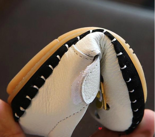 Бебешки пролетно- летни обувки с панделка: Бели и Червени