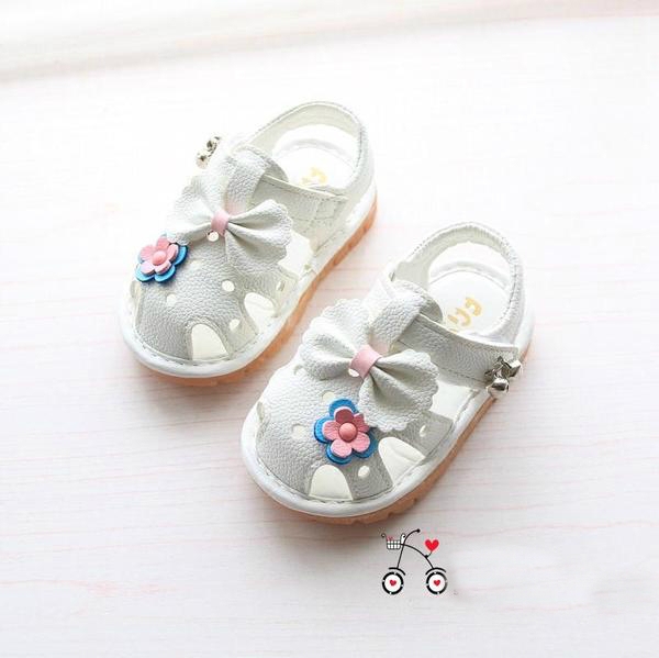 Детски летни сандалки за момичета в бял и розов цвят 