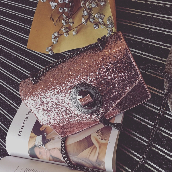 Дамска брокатена блестяща луксозна малка чанта с дълга дръжка верижка