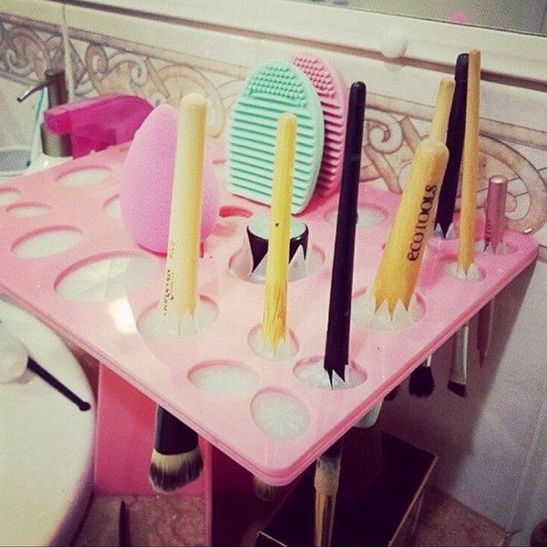 Силиконов уред за почистване на четки за грим