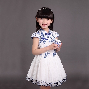 Παιδικό καλοκαιρινό φόρεμα με δαντέλα φούστα nyaklko ενδιαφέρουσα πορεία χρώμα με κυρίως κόκκινο, μπλε, άσπρο