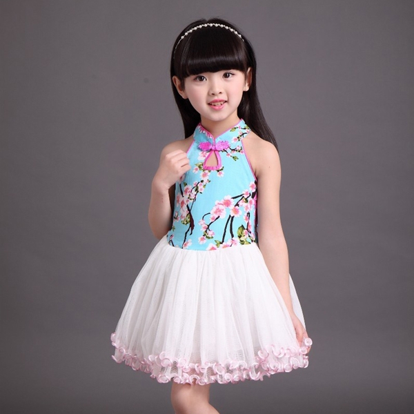 Детски летни роклички с дантелена пола в няклко интересни цветни модела с преобладаващо червено, синьо, бяло