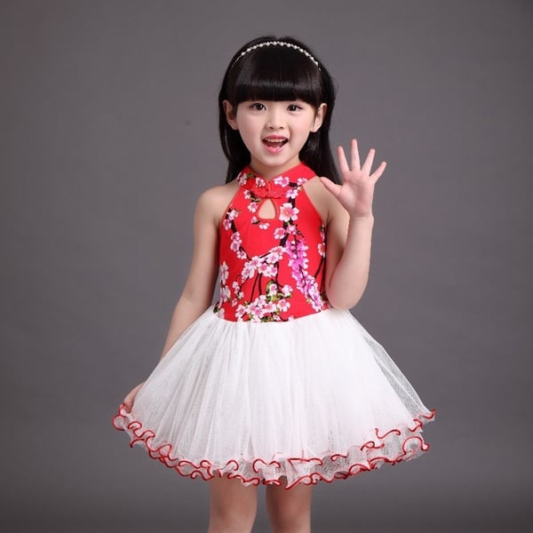 Детски летни роклички с дантелена пола в няклко интересни цветни модела с преобладаващо червено, синьо, бяло