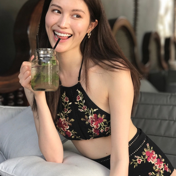 Дамски черен бански с висока талия с бродерия цветя