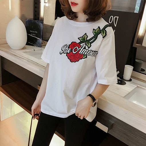 Дамска блузка с къс ръкав с бродерия роза