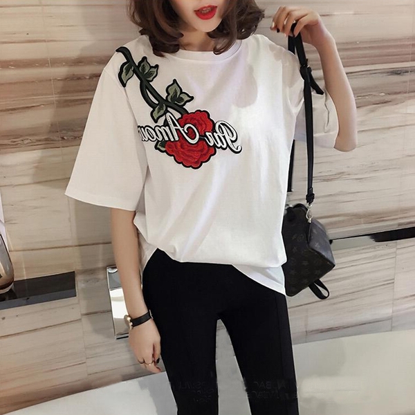 Дамска блузка с къс ръкав с бродерия роза