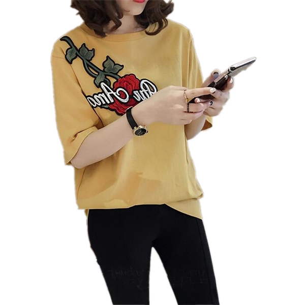 Дамска блузка с къс ръкав с бродерия роза