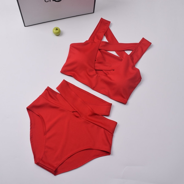 Дамски бански с кръстосани елементи