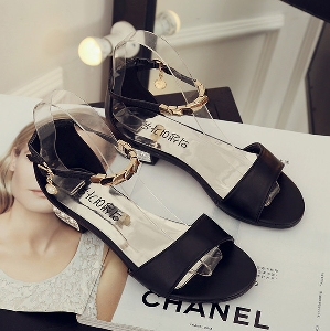 Дамски ниски ежедневни сандали бели и черни със златиста каишка
