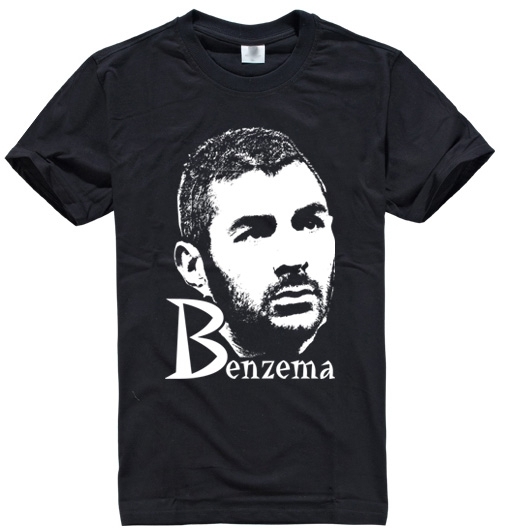 Фен тениски на кралския клуб Реал Мадрид и неговите звезди Роналдо, Гарет Бейл и Родригес