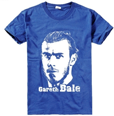 Фен тениски на кралския клуб Реал Мадрид и неговите звезди Роналдо, Гарет Бейл и Родригес