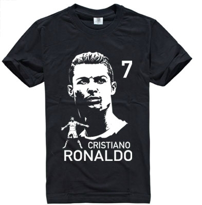 Фен тениски на кралския клуб Реал Мадрид и неговите звезди Роналдо, Гарет Бейл и Родригес