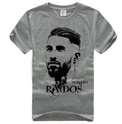 Фен тениски на кралския клуб Реал Мадрид и неговите звезди Роналдо, Гарет Бейл и Родригес