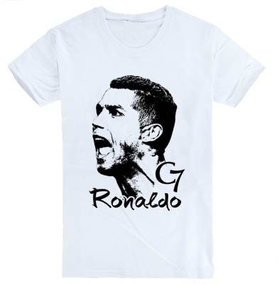 Фен тениски на кралския клуб Реал Мадрид и неговите звезди Роналдо, Гарет Бейл и Родригес