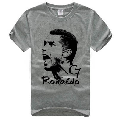 Фен тениски на кралския клуб Реал Мадрид и неговите звезди Роналдо, Гарет Бейл и Родригес