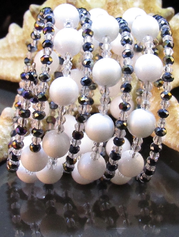 Уникална дамска гривна от естествени камъни бял Оникс - DM-2017