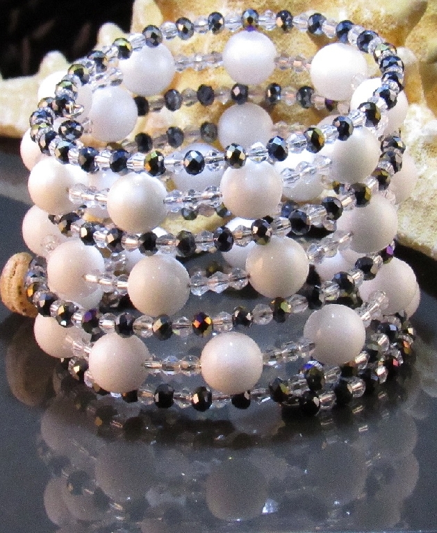 Уникална дамска гривна от естествени камъни бял Оникс - DM-2017