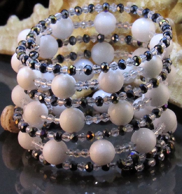 Уникална дамска гривна от естествени камъни бял Оникс - DM-2017