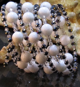 Уникална дамска гривна от естествени камъни бял Оникс - DM-2017
