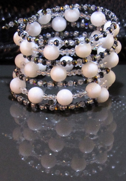 Уникална дамска гривна от естествени камъни бял Оникс - DM-2017