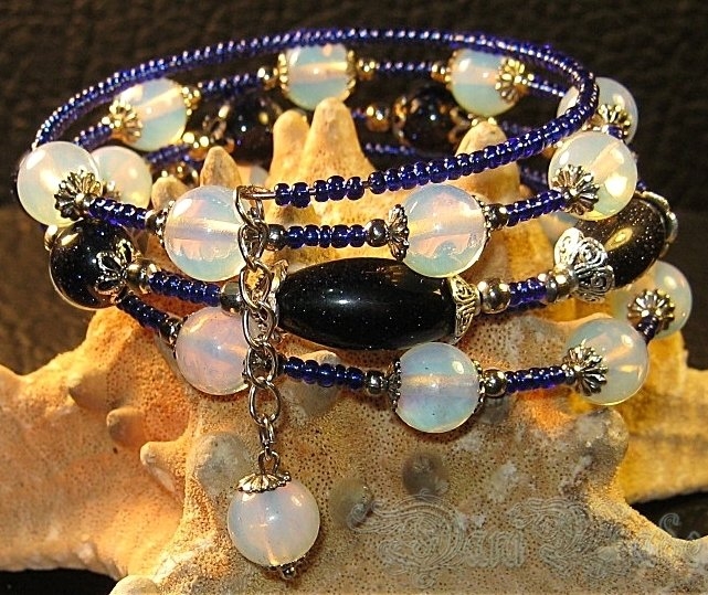 Уникална дамска гривна Авантюрин и Лунен камък - DM-2013