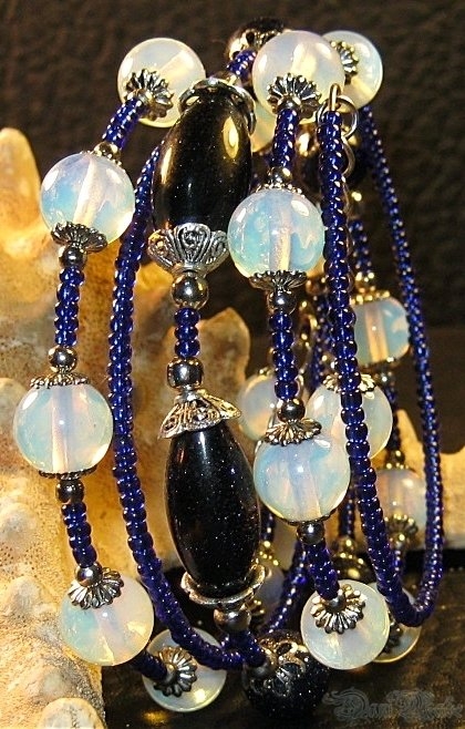 Уникална дамска гривна Авантюрин и Лунен камък - DM-2013