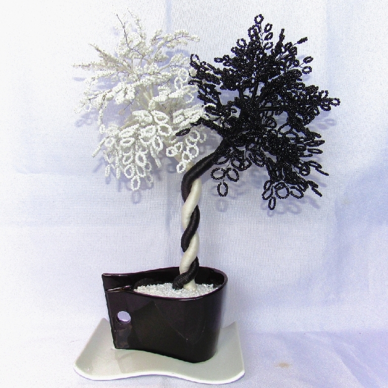 Сувенир - Декоративно дърво Ин и Ян от мъниста - 36 см