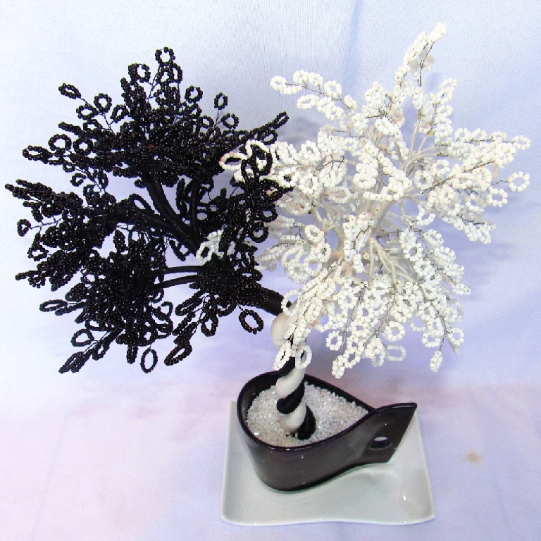 Сувенир - Декоративно дърво Ин и Ян от мъниста - 36 см