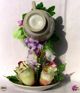 Сувенир - Летяща чаша с цветя - 25 см. Модел DM-9001
