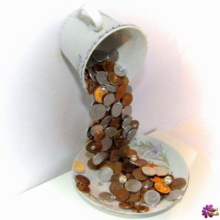 Сувенир - Летяща чаша на парите и богатството - 22 см. Модел DM-9002