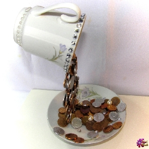Сувенир - Летяща чаша на парите и богатството - 22 см. Модел DM-9002