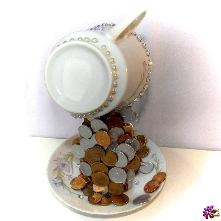 Сувенир - Летяща чаша на парите и богатството - 22 см. Модел DM-9002