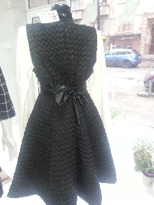 черна дизайнерска рокля