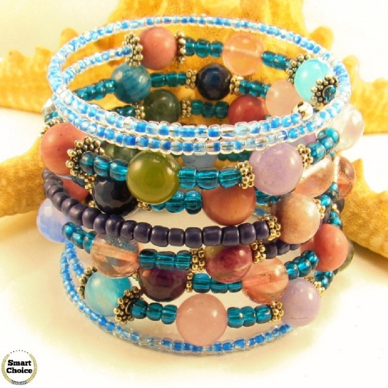 Уникална дамска гривна Синя лагуна от девет вида естествени камъни