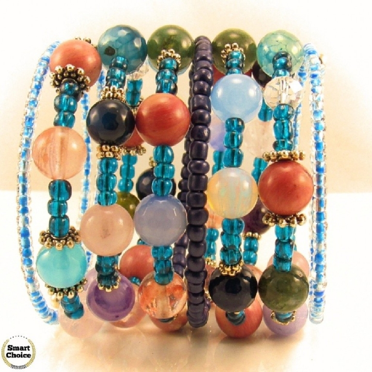 Уникална дамска гривна Синя лагуна от девет вида естествени камъни